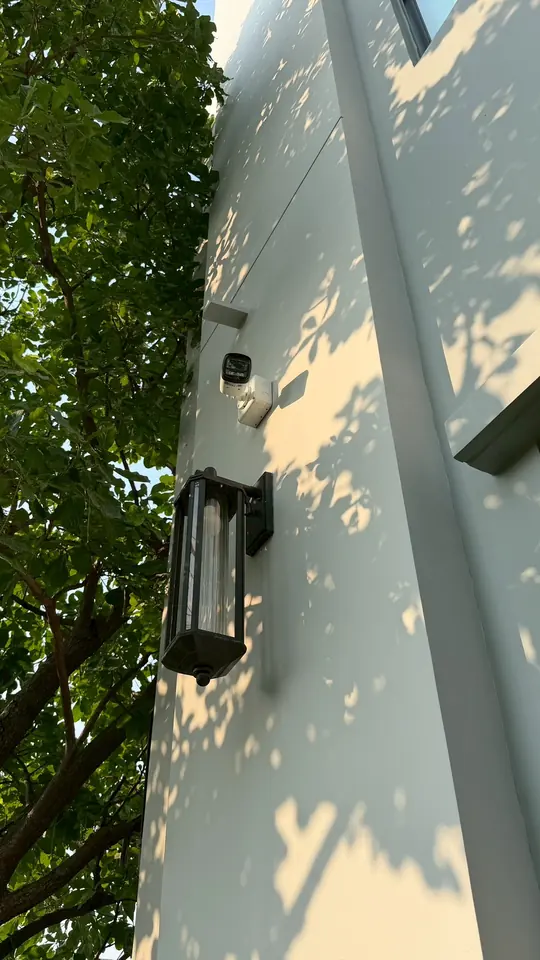 ภาพเปรียบเทียบการติดตั้งและการใช้งานกล้องวงจรปิด