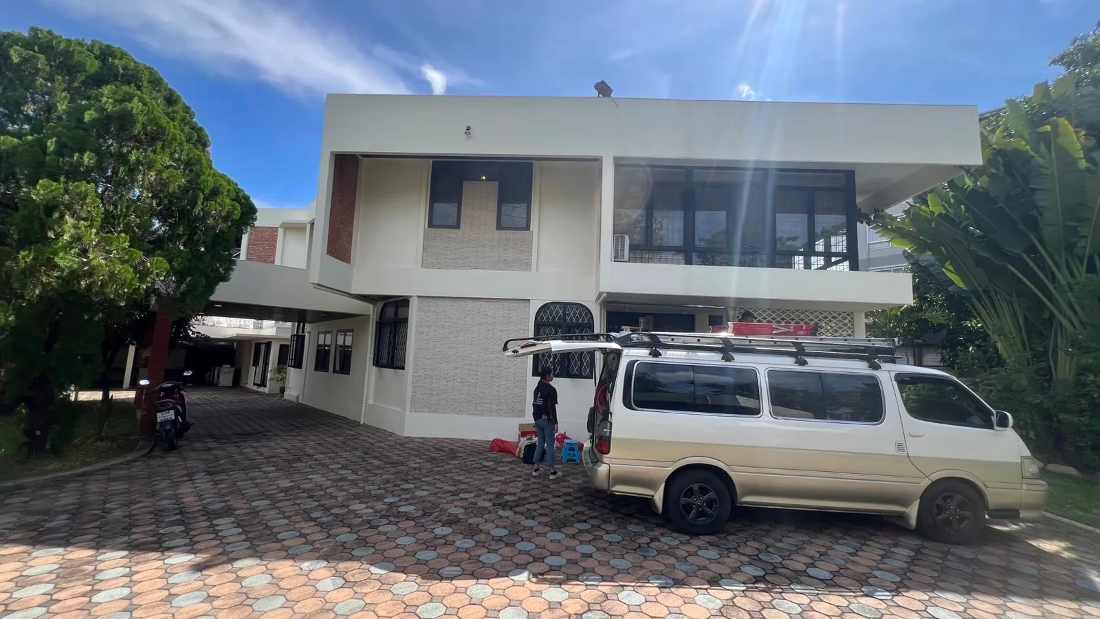 ตัวอย่างงานติดกล้องหน้าทางเข้าโครงการเนปจูน ชุด 6 ตัว