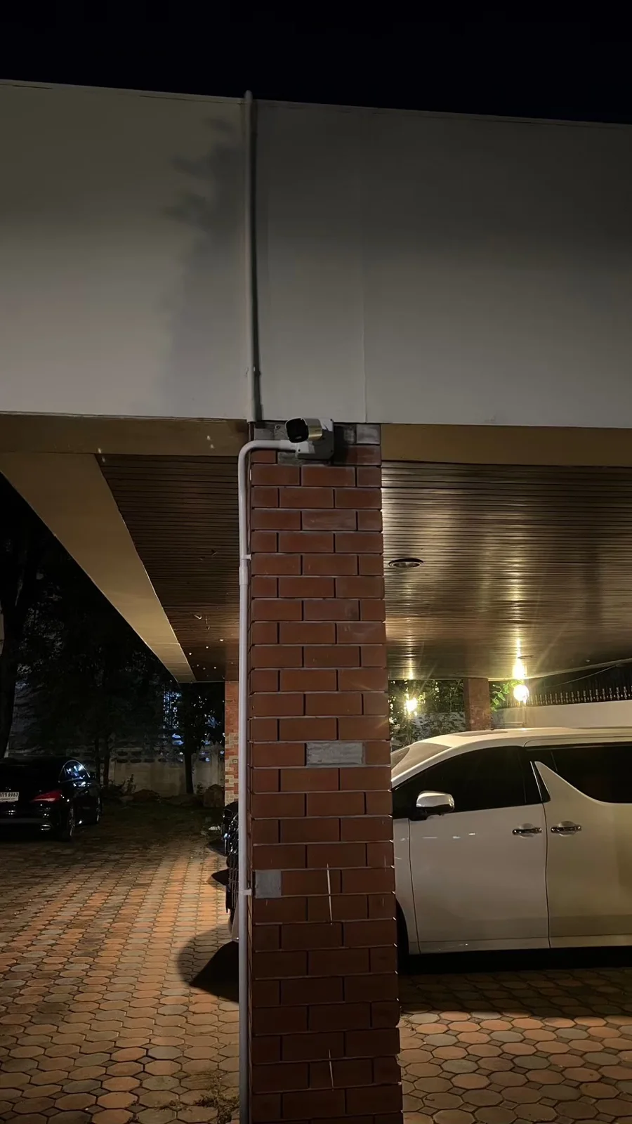 ตัวอย่างมุมกล้องหน้าบ้านโครงการเนปจูน สำหรับดูทางเดินและประตูเข้าออก