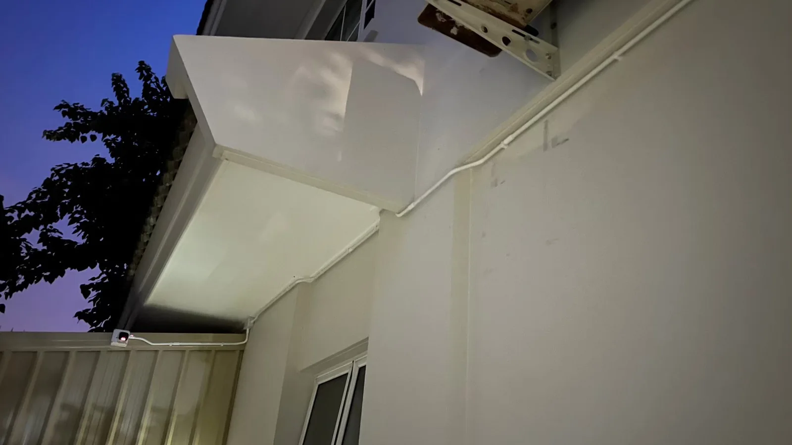 ตัวอย่างมุมกล้องหน้าทางเข้าอาคารบริษัท เอส.เอ็ม.เอ สำหรับดูรถและคนเข้าออก