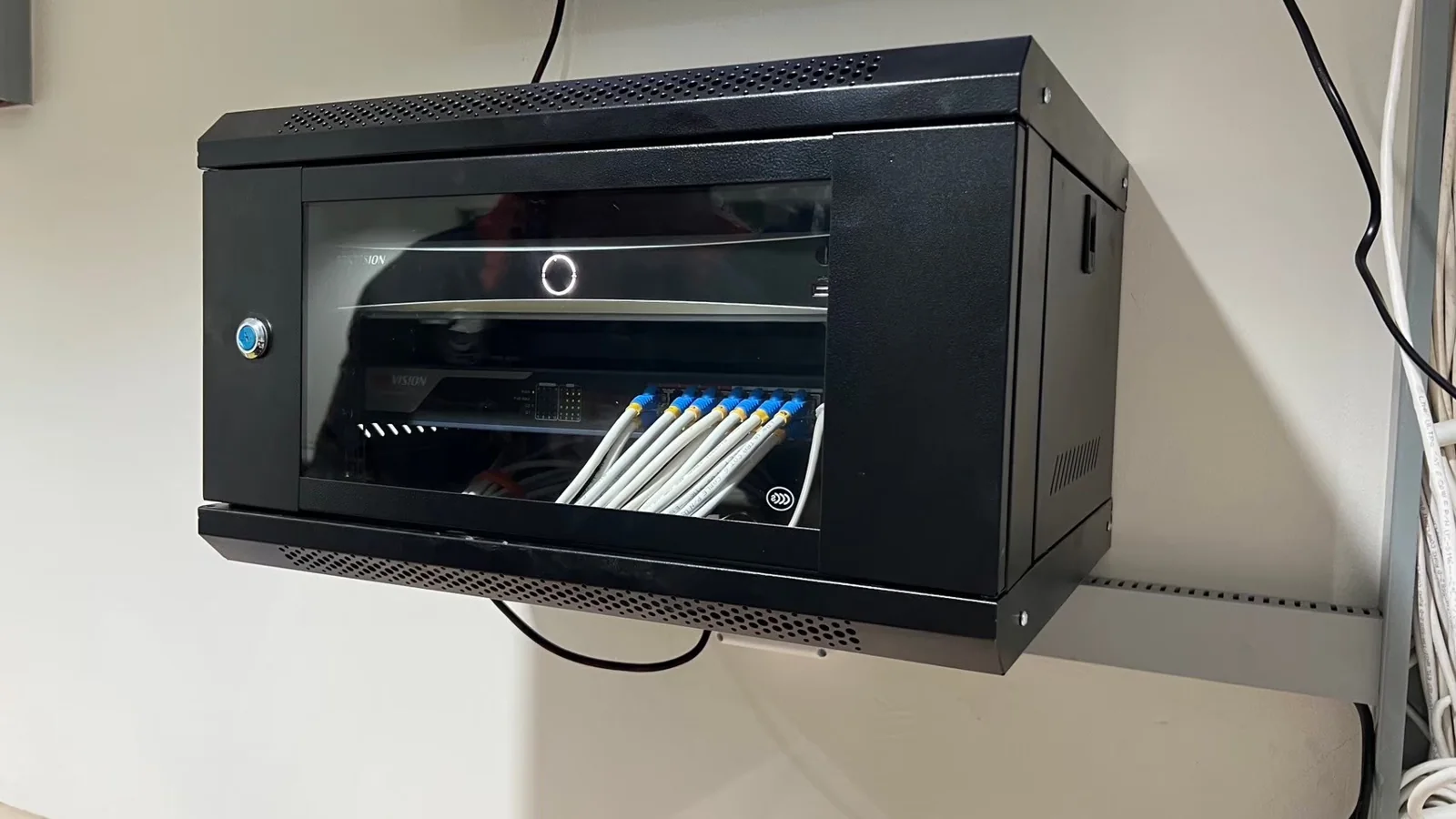 ตัวอย่างงานติดกล้องวงจรปิดภายนอกอาคาร เพอร์เฟคอีคลิปเม้น สำหรับดูพื้นที่ขนส่งและทางเข้า