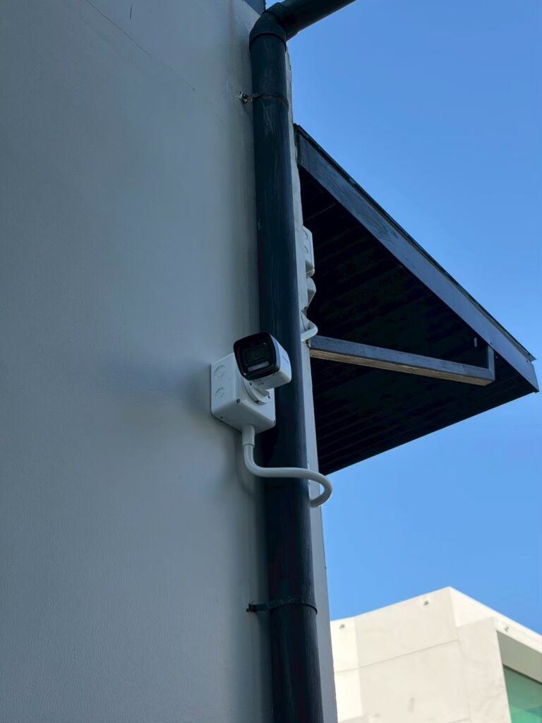 ภาพเปรียบเทียบการติดตั้งและการใช้งานกล้องวงจรปิด